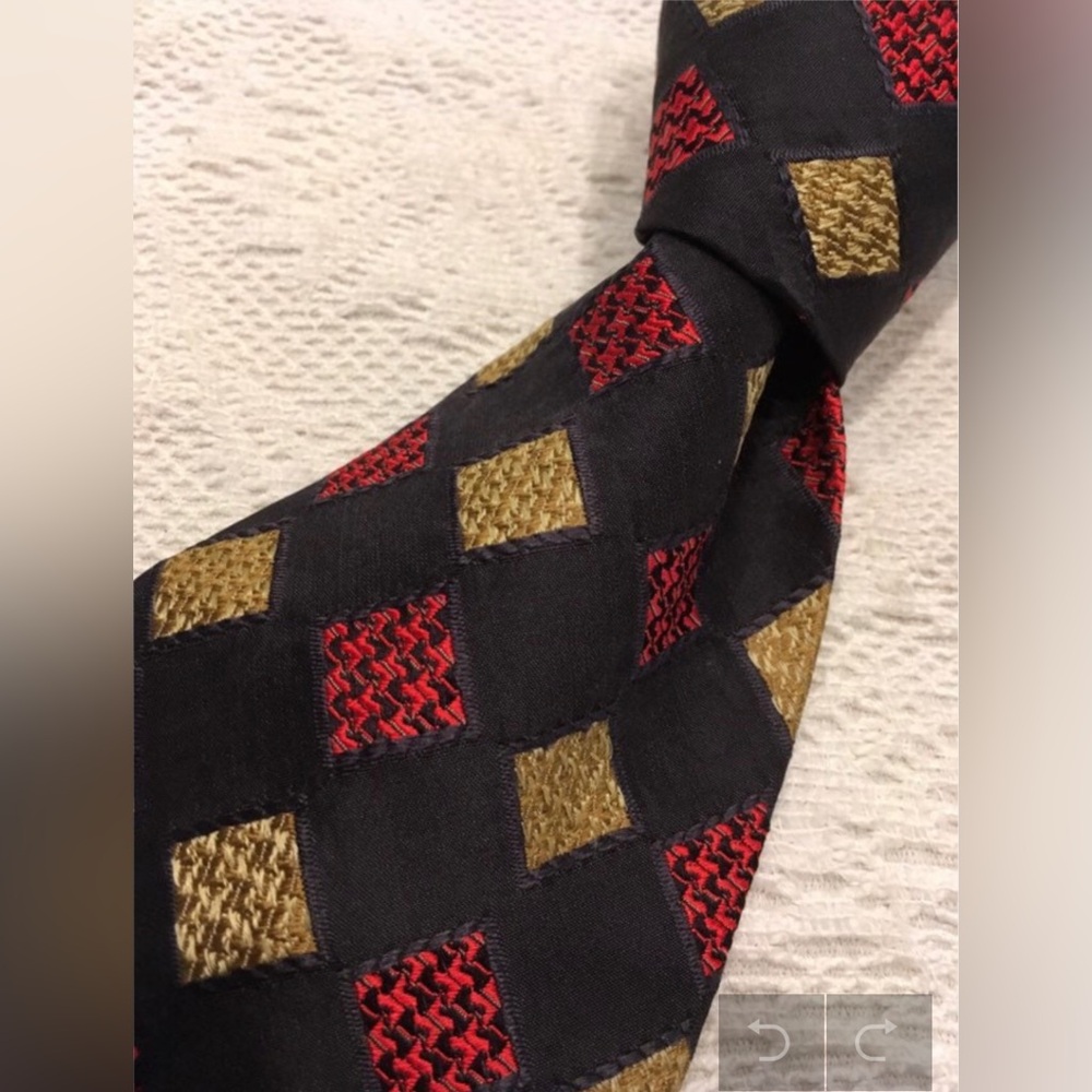 Ermenegildo Zegna Silk Tie, an Elegant Black and Red Tie